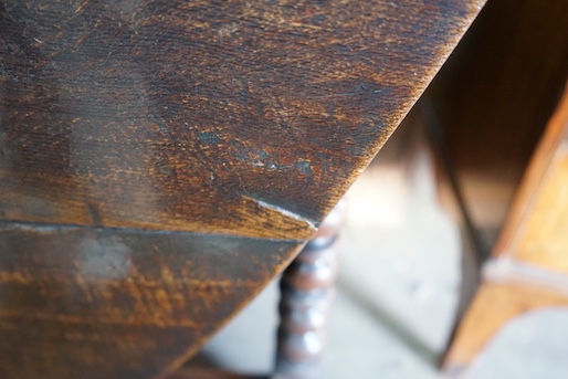 An 18th century oval oak gateleg dining table on bobbin underframe, 166cm extended, width 122cm, height 73cm